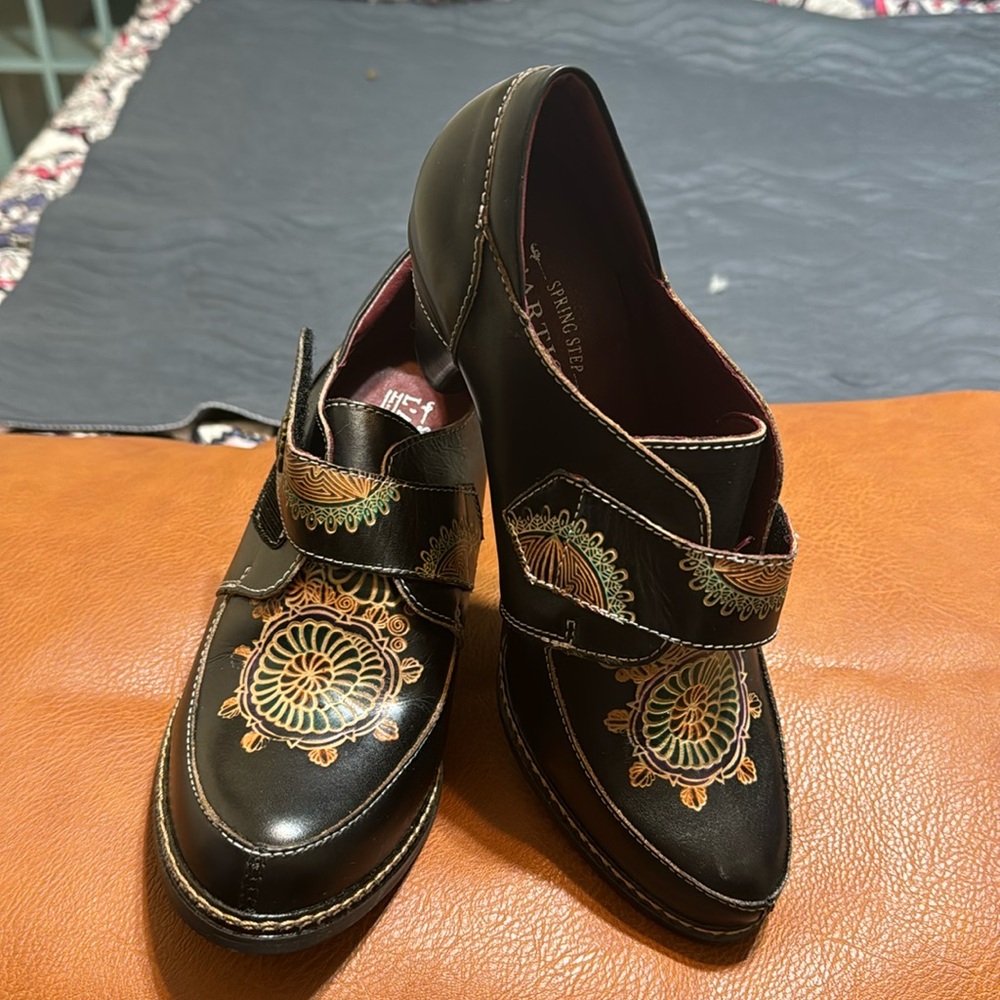 Western style tool chunk heel shoe